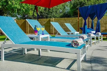 Oasis With Heated Pool Holiday home *