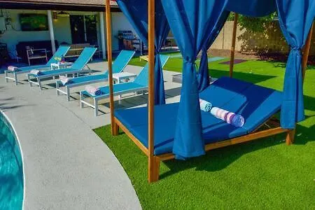 Oasis With Heated Pool Holiday home Scottsdale