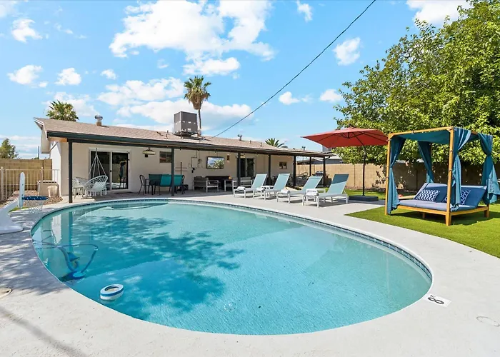 Oasis With Heated Pool Holiday home Scottsdale