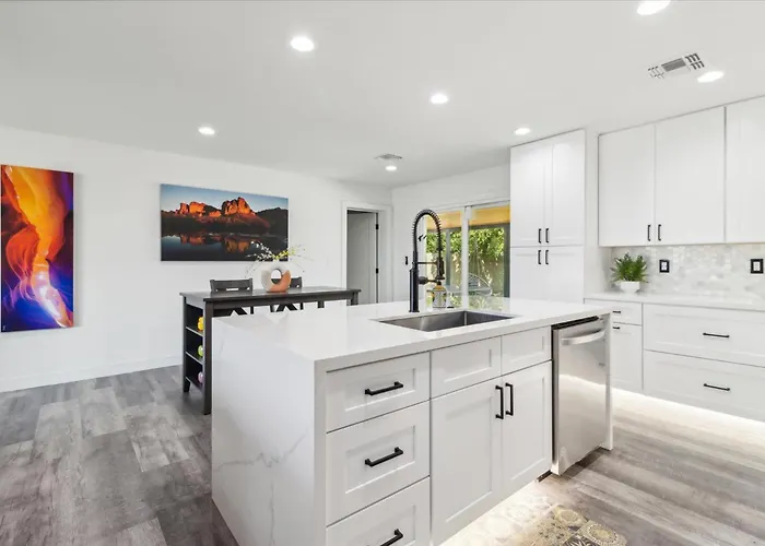Oasis With Heated Pool * Scottsdale