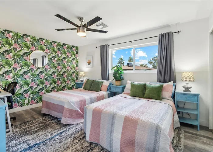 Holiday home Oasis With Heated Pool *